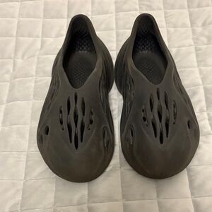 Adidas Yeezy Foam Rnr Slip On Causal Sandals.